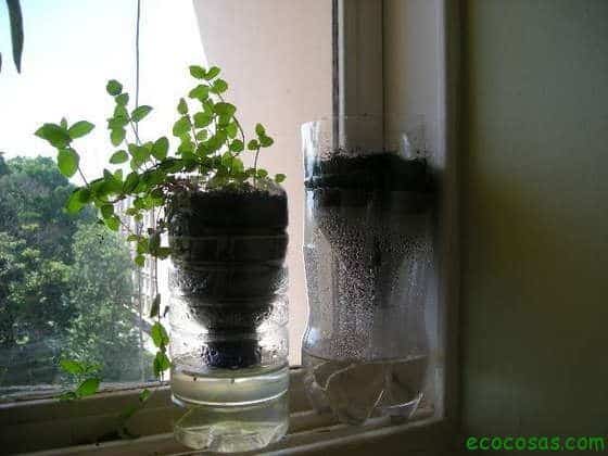 Self watering recycled vase1 Autorriego para macetas, fácil y gratis