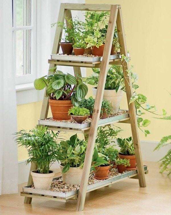 creative-upcycling-ideas-wooden-ladder-shelf-flower-pots-DIY-vertical-garden