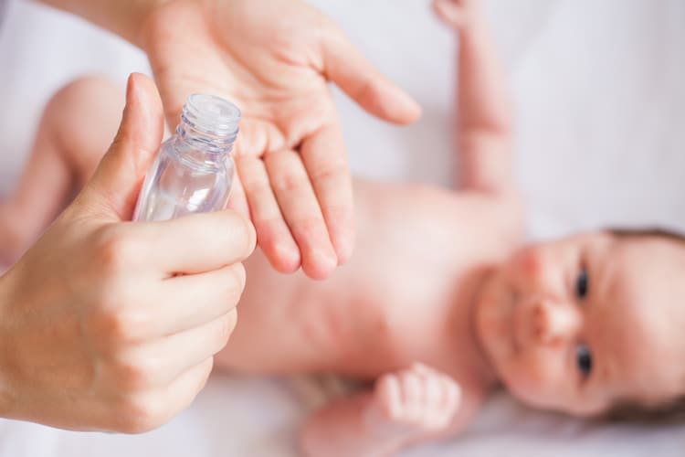  Impresionantes beneficios del aceite de bebé  